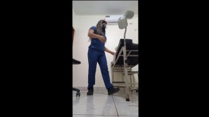 Reto Cumplido!! me Masturbo En La Clinica Donde Trabajo y Casi me Encuentra Mi Jefe