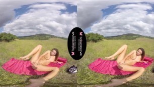 Solo Girl, Vanessa Decker Masturbates Outdoors, in VR